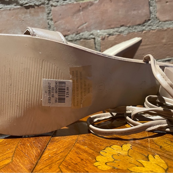 Nude tie up heels - Picture 2 of 6